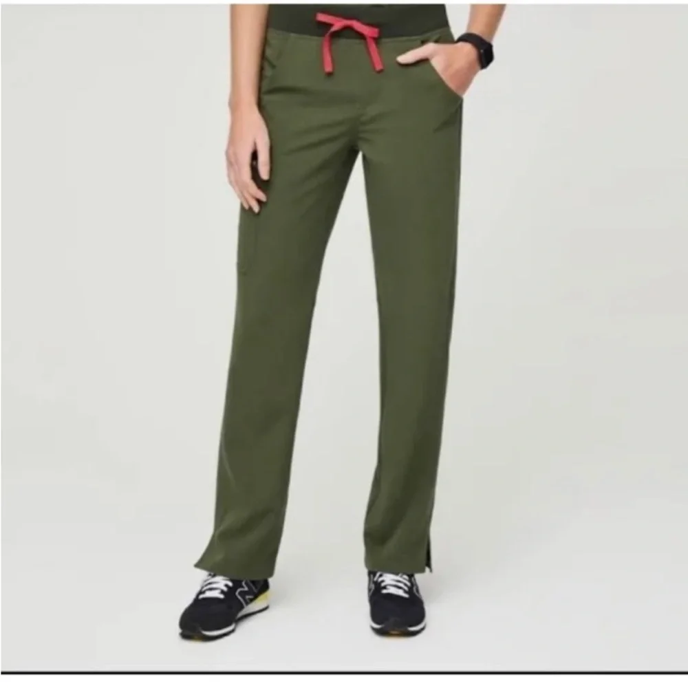 FIGS Kade Cargo Scrub Pants - Picture 1 of 4